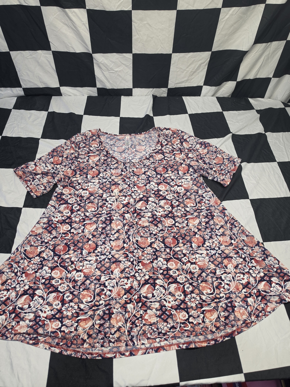 LuLaRoe Short Sleeve V-Neck Tee in Navy, Pink and White Floral